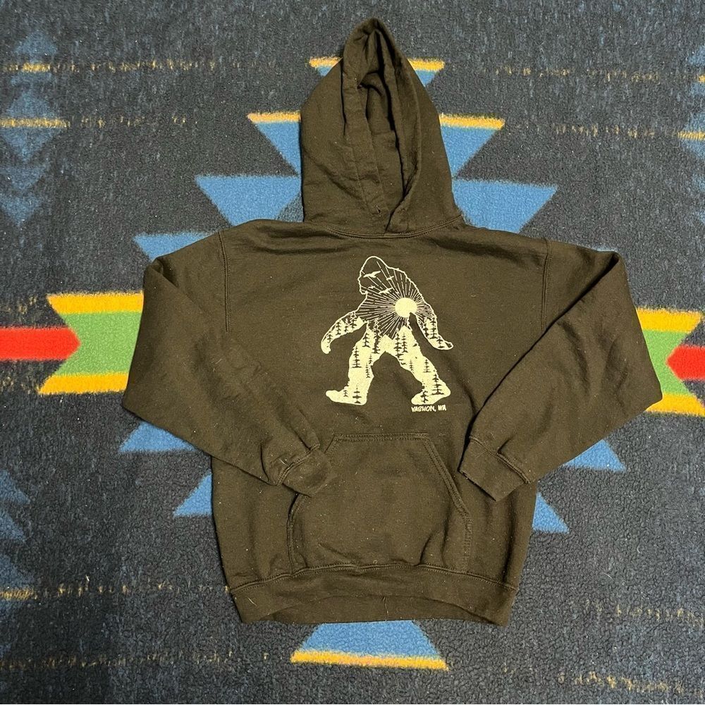 Gildan Heavy Blend Vashon Island Washington Sasquatch Hooded Sweatshirt (S)